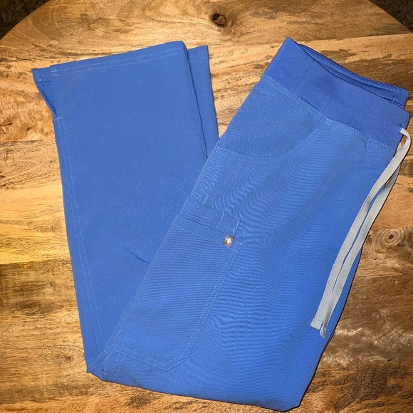 Figs Kade Cargo Scrub Pants - Picture 9 of 10